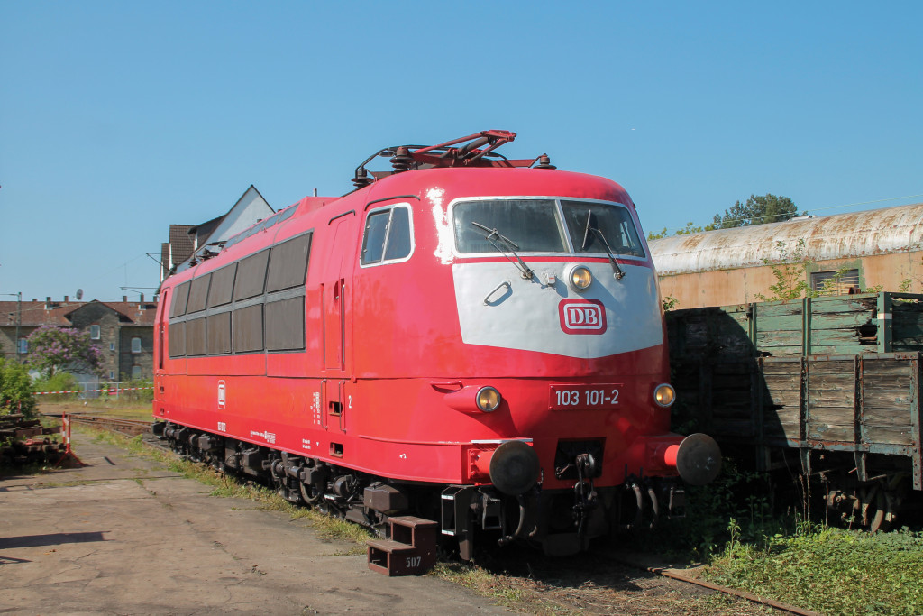 103 101 steht im Eisenbahnmuseum Darmstadt-Kranichstein, aufgenommen am 07.05.2016.