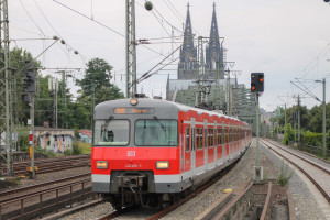 420 486 kurz vor Köln-Deutz, aufgenommen am 11.08.2016.