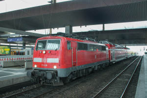 111 129 hält im Hauptbahnhof Düsseldorf, aufgenommen am 11.08.2016.