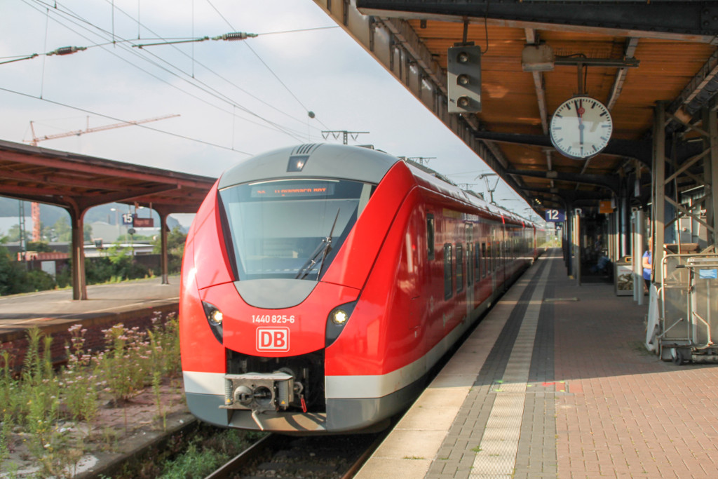 1440 325 steht in Hagen Hbf zur Abfahrt bereit, aufgenommen am 13.08.2016.