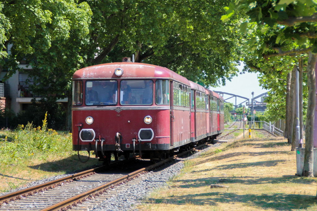 996 677, 798 589, 998 184 und 798 829 auf der Hafenbahn in Frankfurt, aufgenommen am 14.06.2015.