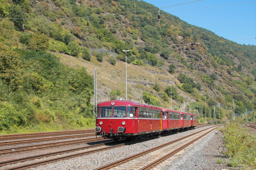 796 785, 998 271, 998 172, 796 784 stehen im Bahnhof Cochem auf der Moselstrecke, aufgenommen am 27.08.2016.
