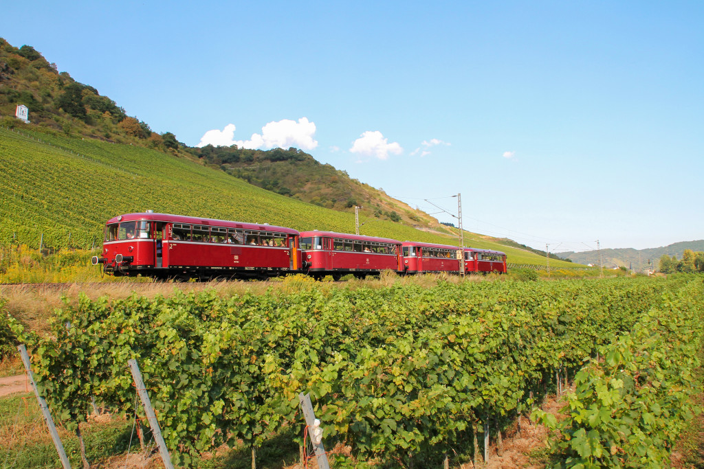 796 784, 998 172, 998 271, 796 785 bei Pommern auf der Moselstrecke, aufgenommen am 27.08.2016.