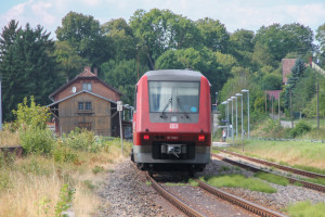 611 043 im Bahnhof Döggingen auf der Höllentalbahn, aufgenommen am 10.09.2016.