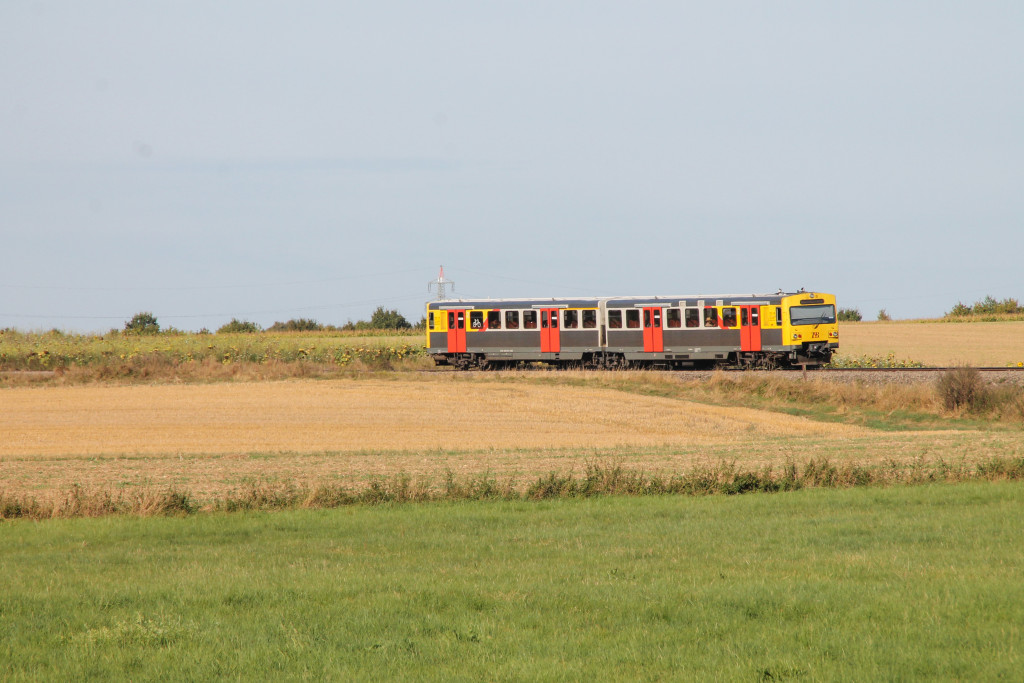 Ein VT2E der HLB in den Feldern bei Wehrheim, aufgenommen am 11.09.2016.