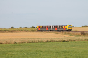 Ein VT2E der HLB in den Feldern bei Wehrheim, aufgenommen am 11.09.2016.