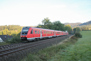 612 042 mit noch einem weiteren 612 bei Olsberg auf der oberen Ruhrtalbahn, aufgenommen am 26.09.2016.