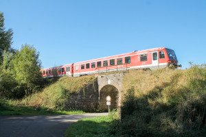 628 672 auf einem Viadukt bei Obermarsberg auf der oberen Ruhrtalbahn, aufgenommen am 26.09.2016.