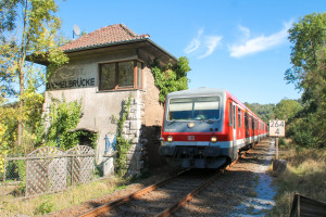 628 661 an der ehemaligen Blockstelle Diemelbrücke bei Obermarsberg auf der oberen Ruhrtalbahn, aufgenommen am 26.09.2016.