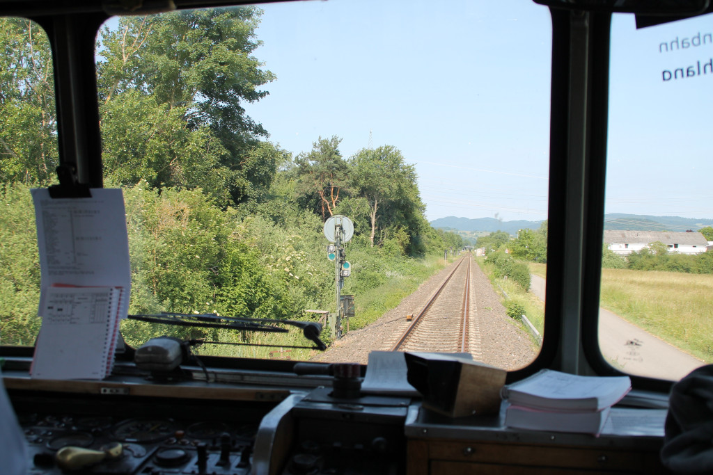 Am 07.06.2014 verlässt 798 829 den Bahnhof Lorsch auf der Nibelungenbahn.