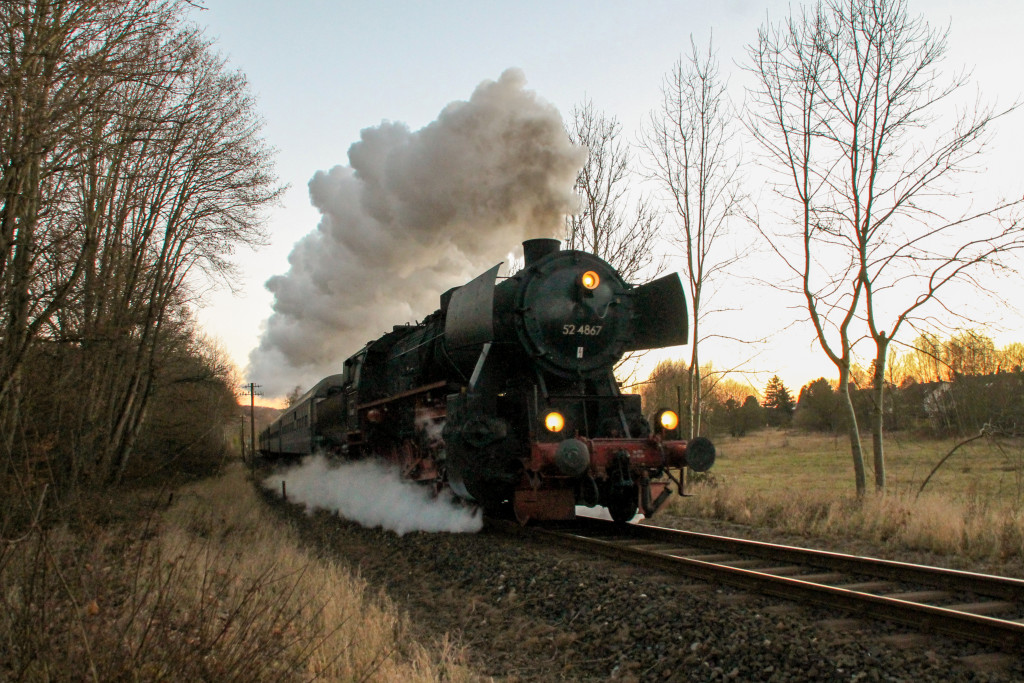 52 4867 bei Auringen auf der Ländchesbahn, aufgenommen am 03.12.2016.