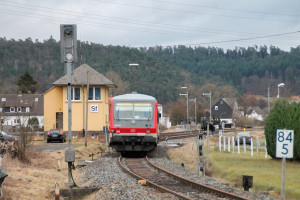 628 226 im Bahnhof Sarnau auf der oberen Lahntalbahn, aufgenommen am 11.12.2016
