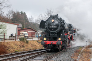 52 1360 beim umsetzen im Bahnhof Lützel auf der Rothaar-Bahn, aufgenommen am 11.12.2016