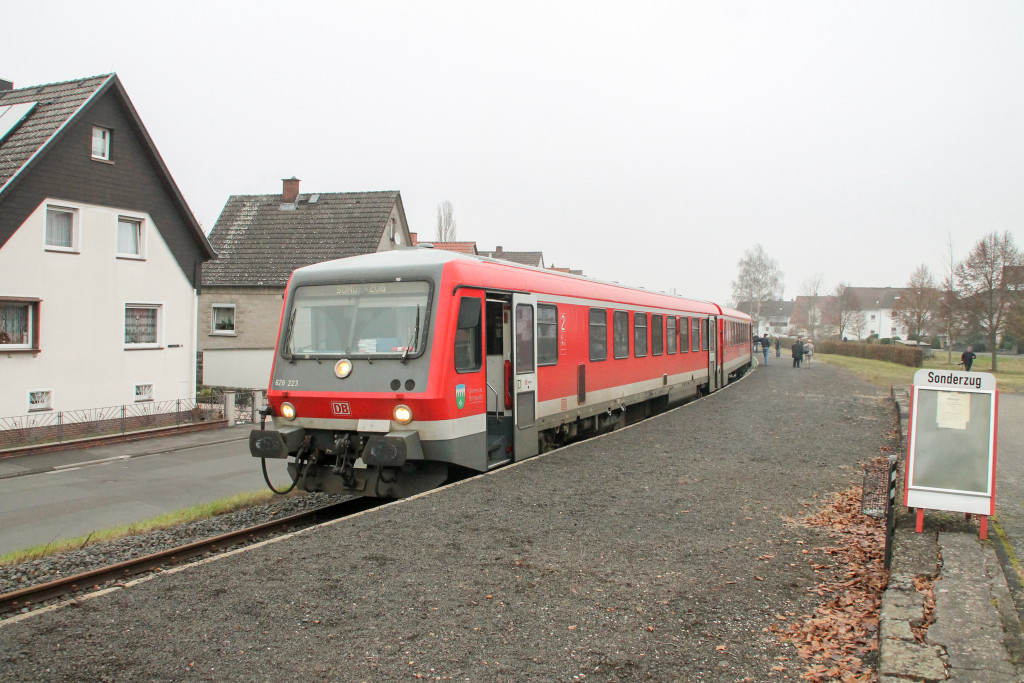 628 223 am Bahnsteig in Mainzlar auf der Lumdatalbahn, aufgenommen am 17.12.2016.