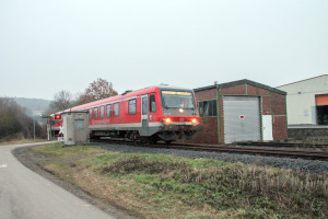 628 223 am Lokschuppen der Didier-Werke in Mainzlar auf der Lumdatalbahn, aufgenommen am 17.12.2016.