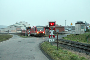 628 223 am Bahnübergang bei den Didier-Werken in Mainzlar auf der Lumdatalbahn, aufgenommen am 17.12.2016.