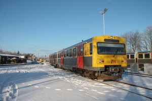 609 012 wartet im Bahnhof Grävenwiesbach auf der Taunusbahn auf seine nächste Aufgabe, aufgenommen am 16.01.2017