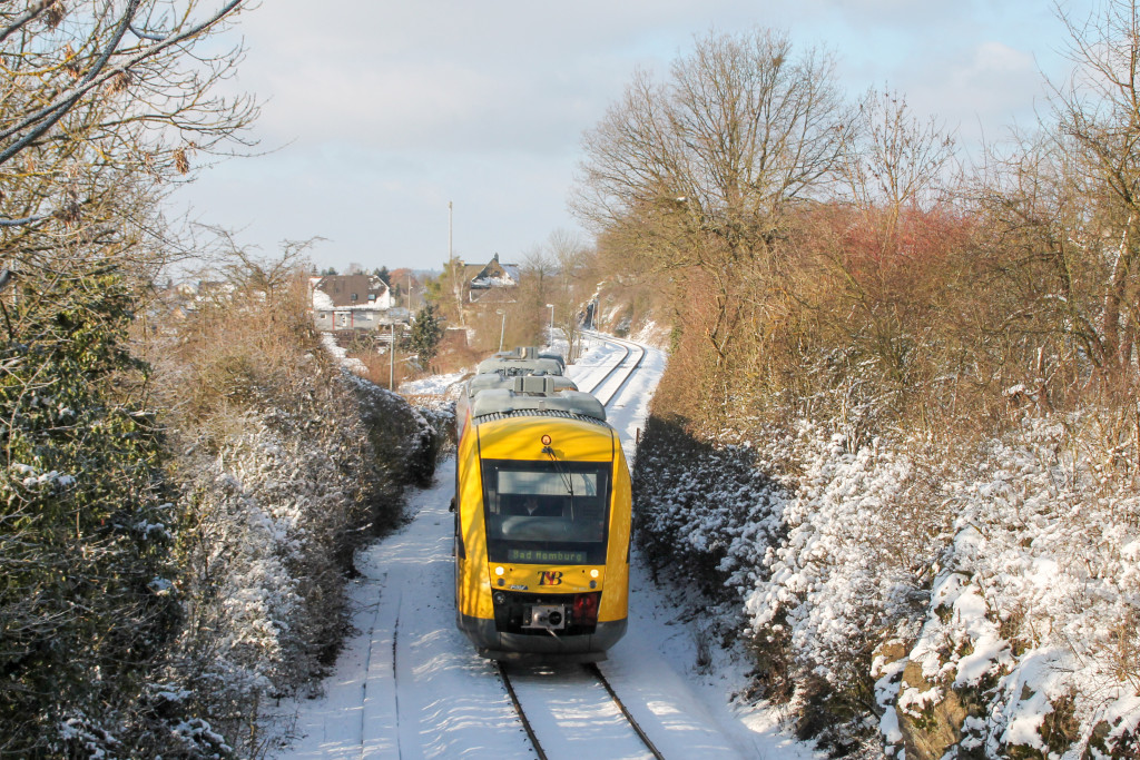 Ein LINT der HLB bei Hundstadt auf der Taunusbahn, aufgenommen am 16.01.2017.