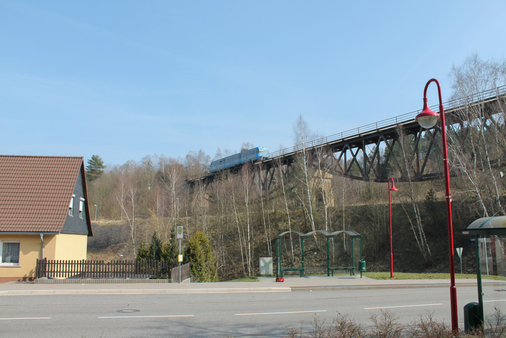 Die Wipperliese überquert das Mansfelder Viadukt in Richtung Wippra, aufgenommen am 09.04.2015.