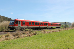 628 235 am Einfahrvorsignal von Cölbe auf der oberen Lahntalbahn, aufgenommen am 21.04.2015.