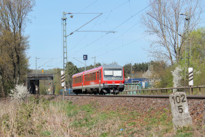 628 227 am Einfahrvorsignal von Cölbe auf der Main-Weser-Bahn, aufgenommen am 21.04.2015.