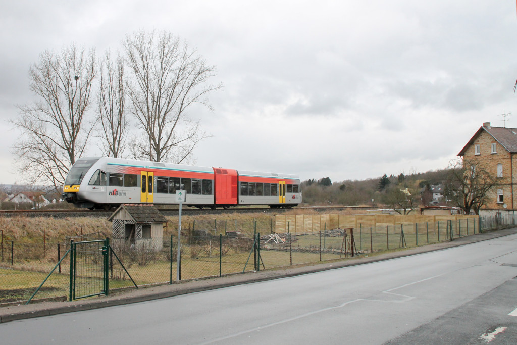 Ein GTW der HLB bei Pohlheim-Hausen auf der Lahn-Kinzig-Bahn, aufgenommen am 01.03.2017.