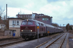 216 224 im Bahnhof Lich auf der Lahn-Kinzig-Bahn, aufgenommen am 01.03.2017.