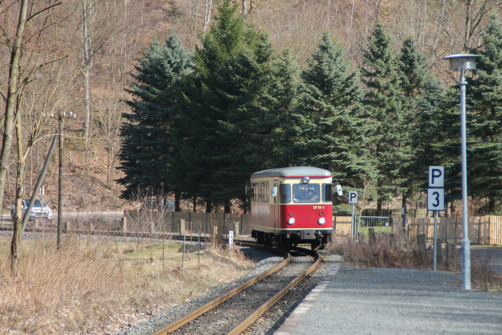 187 011 kurz vor dem Haltepunkt Netzkater auf der Harzquerbahn, aufgenommen am 24.03.2017.