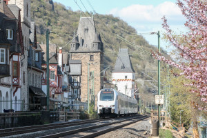 429 119 in Bacharach auf der linken Rheinstrecke, aufgenommen am 30.03.2017.