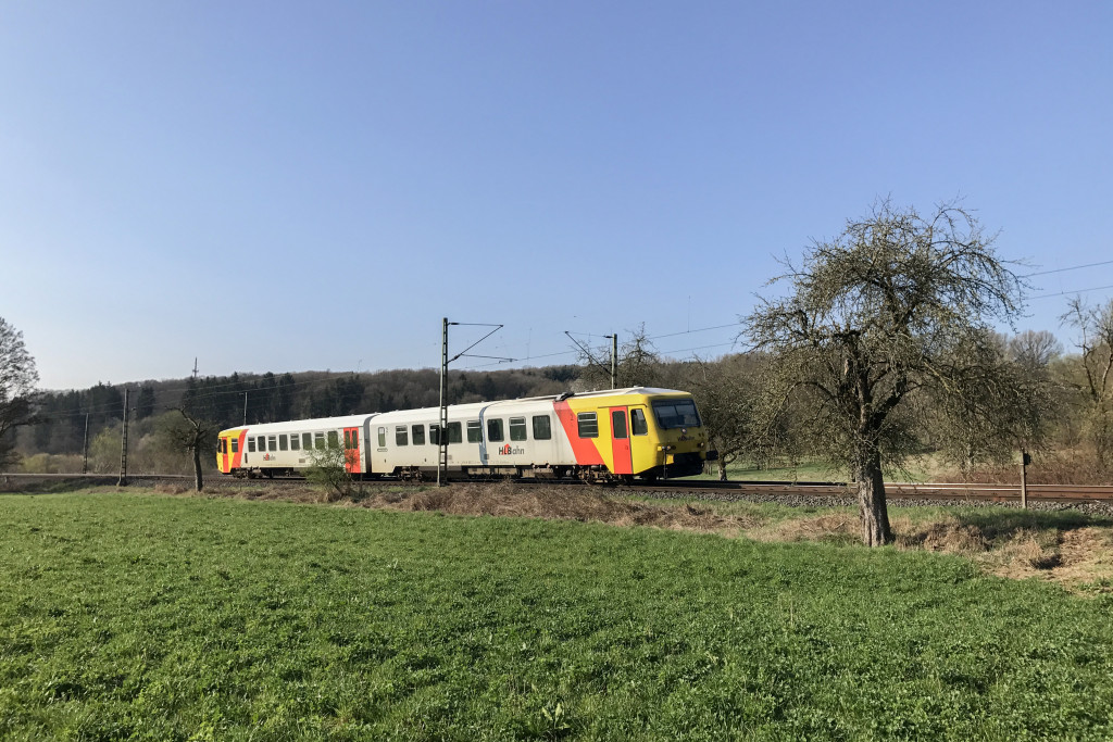 629 072 der HLB bei Dillheim auf der Dillstrecke, aufgenommen am 03.04.2017.