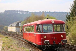 798 752 in Fachingen auf der Lahntalbahn, aufgenommen am 08.04.2017.