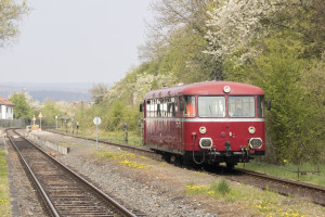 798 752 auf Gleis 2 des Bahnhofs Wiesbaden-Igstadt, aufgenommen am 08.04.2017.