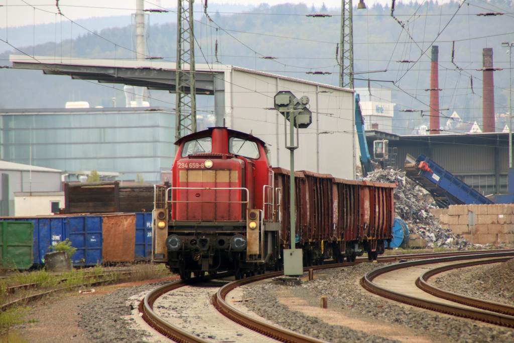 294 659 kommt vom Schrotthändler im Bahnhof Dillenburg, aufgenommen am 21.04.2017.