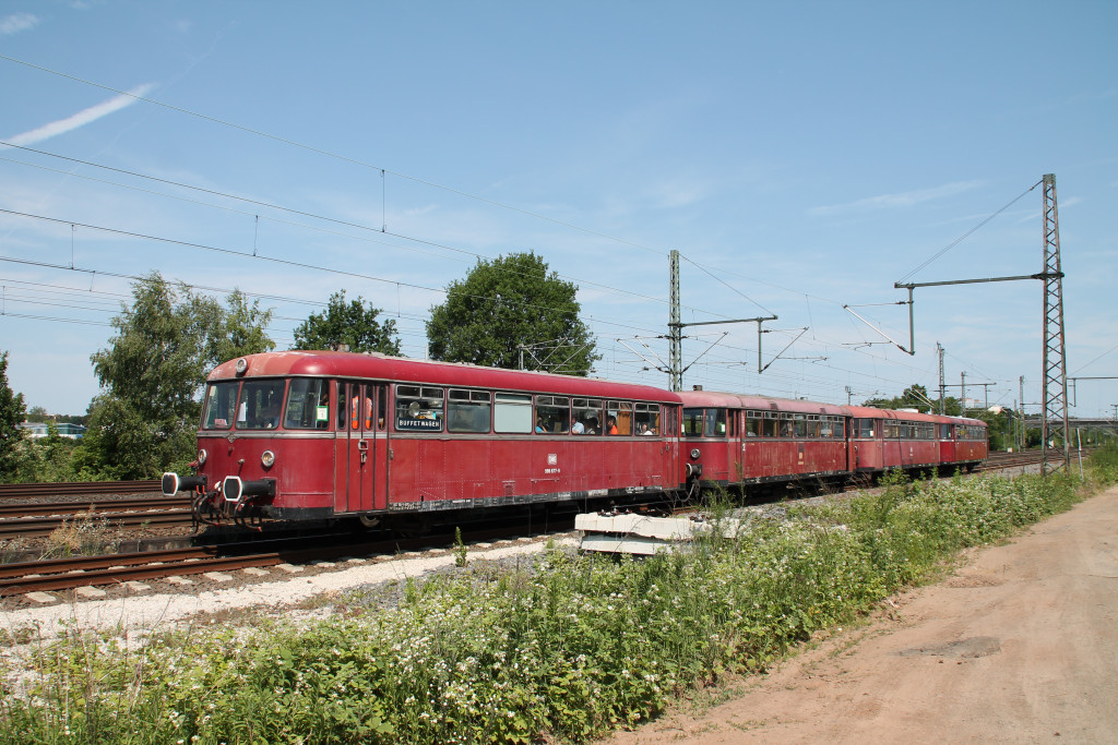 Im Bahnhof Langen warten 996 677, 798 589, 998 184 und 798 829 auf die Überholung, aufgenommen am 07.06.2015.