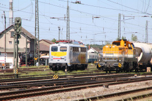 140 797 steht neben der BASF Lok im Bahnhof Darmstadt-Kranichstein, aufgenommen am 27.05.2017.