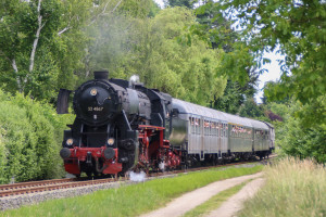 52 4867 bei Liederbach, aufgenommen am 05.06.2017.