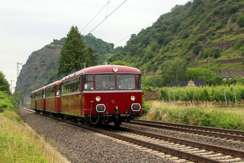 796 784, 998 172, 998 172 und 798 785 an einem Weingut bei Leutesdorf auf der rechten Rheinstrecke, aufgenommen am 17.06.2017.