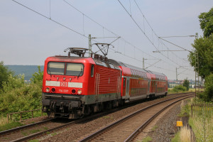 114 037 kurz vor dem Haltepunkt Ostheim auf der Main-Weser-Bahn, aufgenommen am 22.06.2017.