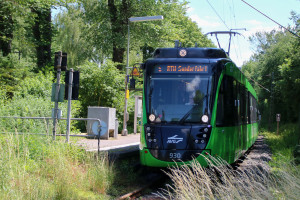 450 930 und 450 929 am Haltepunkt Sulzbach auf der Sodener Bahn, aufgenommen am 24.06.2017.