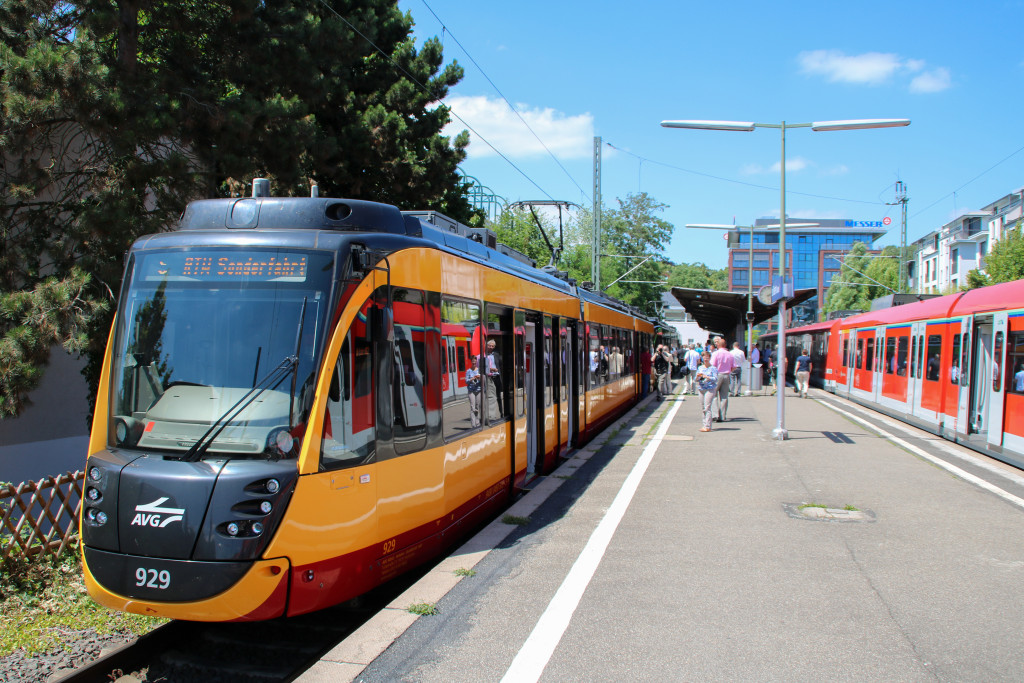 450 929 und 450 930 in Bad Soden auf der Sodener Bahn, aufgenommen am 24.06.2017.