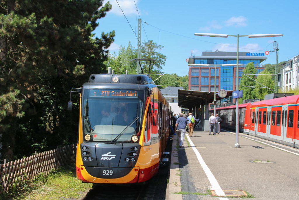 450 929 und 450 930 stehen im Bahnhof Bad Soden auf der Sodener Bahn, aufgenommen am 24.06.2017.