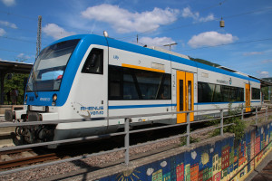 650 131 wartet im Bahnhof Bullay (DB) auf die Abfahrt nach Traben-Trarbach, aufgenommen am 05.07.2017.