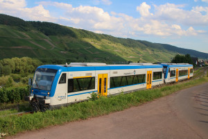 650 132 und 650 131 in den Weinbergen bei Reil auf der Moselweinbahn, aufgenommen am 07.07.2017.