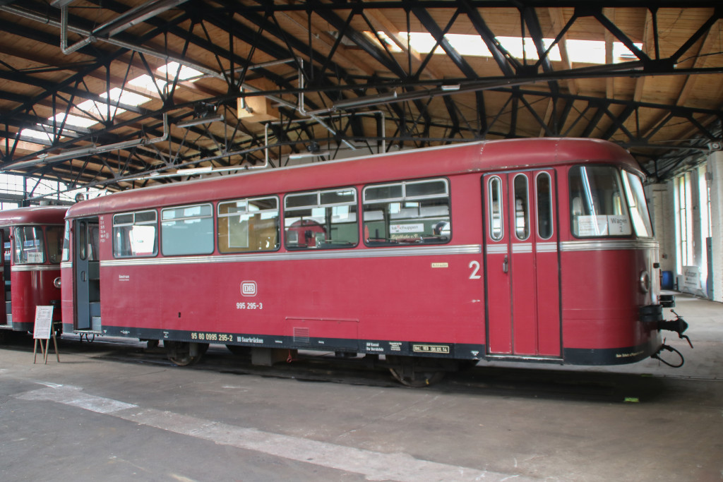 995 295 steht im Lokschuppen in Gerolstein, aufgenommen am 08.07.2017.