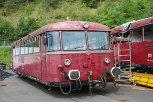798 670 steht im Bahnbetriebswerk in Gerolstein, aufgenommen am 08.07.2017.
