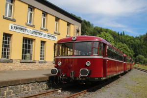 Am Museumsbahnsteig im Bahnbetriebswerk Gerolstein stehen 796 785, 998 863 und 796 784, aufgenommen am 08.07.2017.