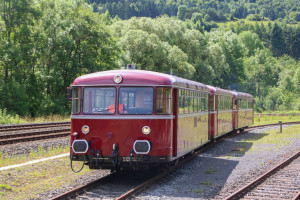796 784, 998 863 und 796 784 rangieren im Bahnbetriebswerk in Gerolstein, aufgenommen am 08.07.2017.