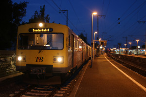 Drei VT2E der HLB stehen im Bahnhof Frankfurt-Süd auf Gleis 10, aufgenommen am 19.07.2017.