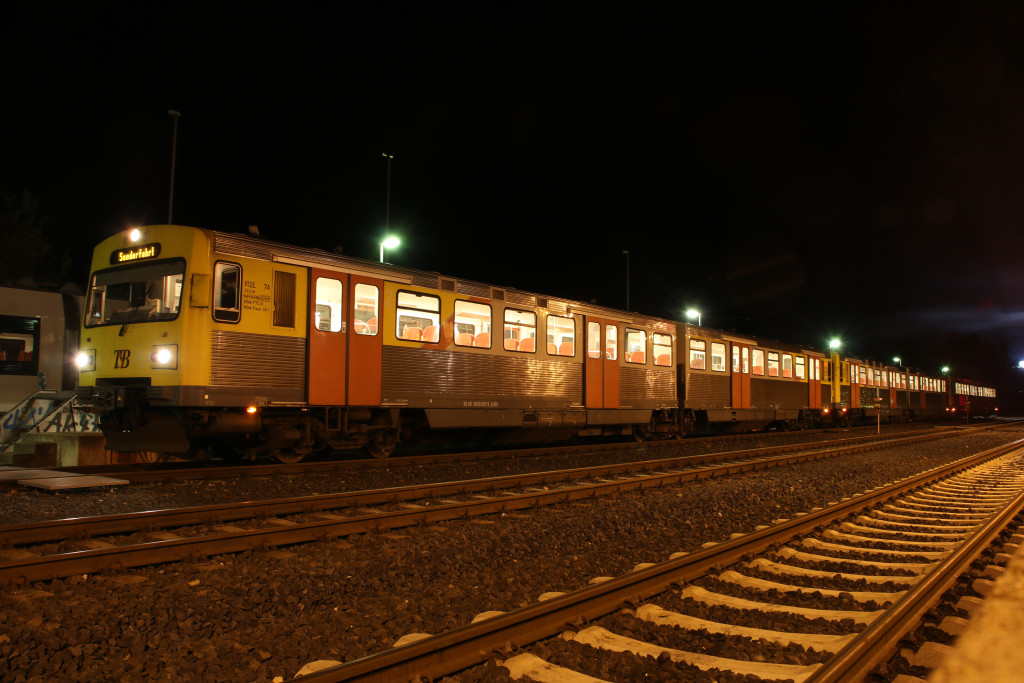 Drei VT2E der HLB stehen im Bahnhof Usingen, aufgenommen am 19.07.2017.