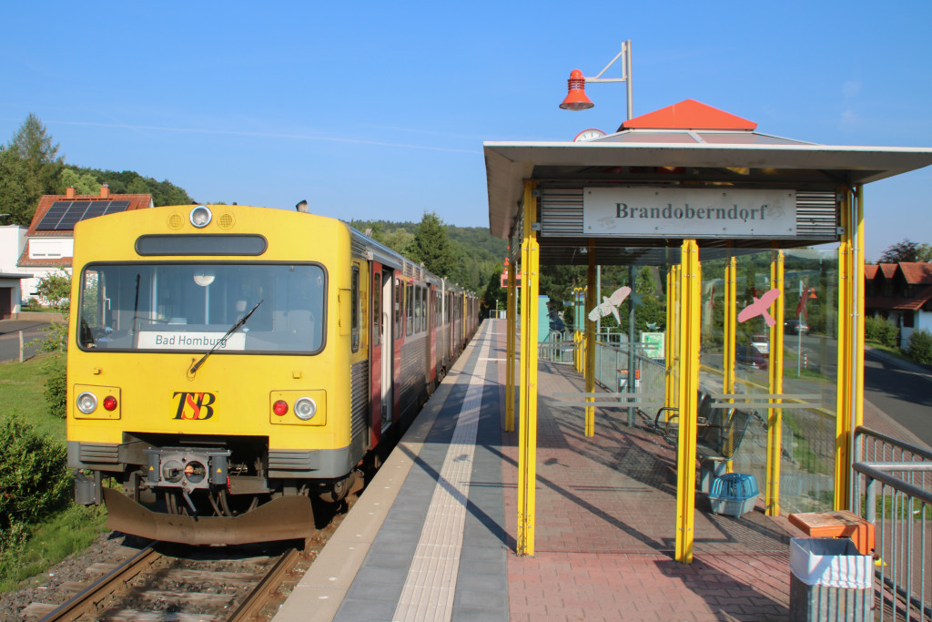 609 019 und 609 005 warten in Brandoberndorf auf der Taunusbahn, aufgenommen am 19.07.2017.